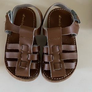 Freshly picked sandals size 4